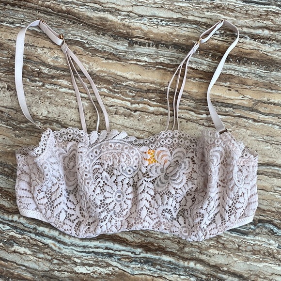 3/$15. Gorgeous little lace bra-let made by hop Lun in size 32C - Picture 1 of 8
